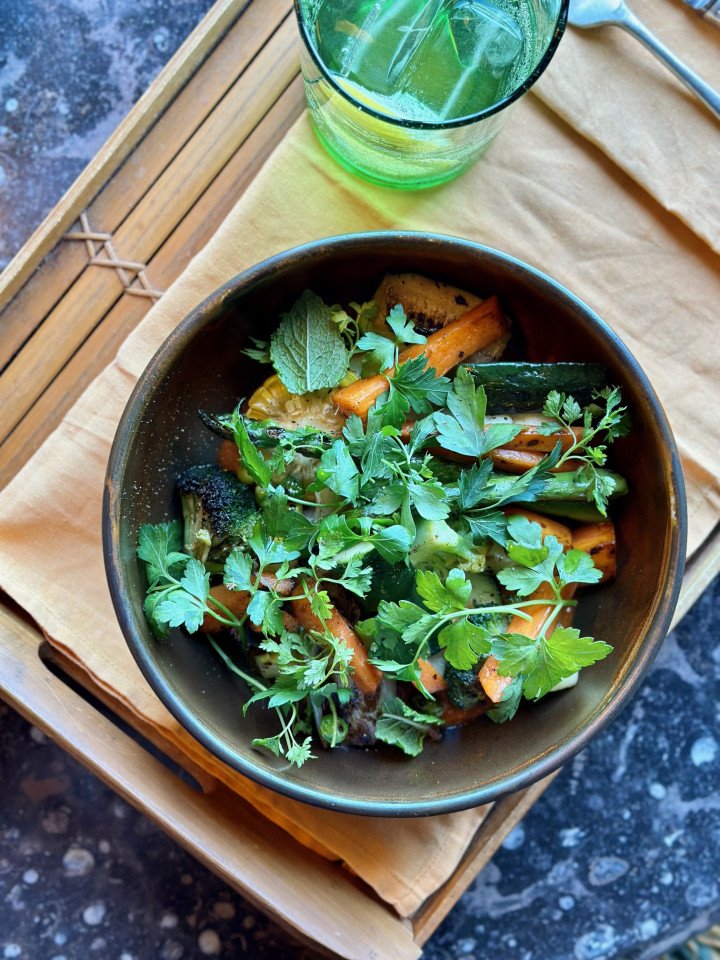 COME & SHARE WITH US